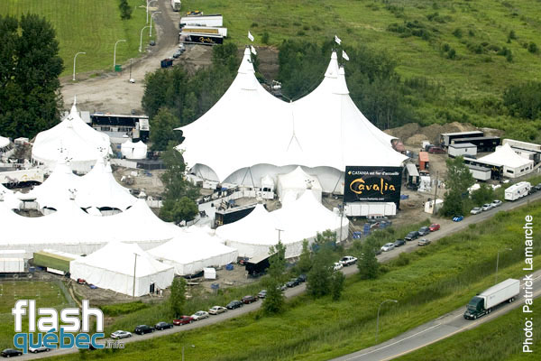 PremiÃ¨re du magnifique spectacle de Cavalia au Quartier dix-trente sous les chapiteaux - Aucune utilisation permise de cette image n\'est permise sans l\'autorisation Ã©crite du photographe - patrick@flashquebec.ca