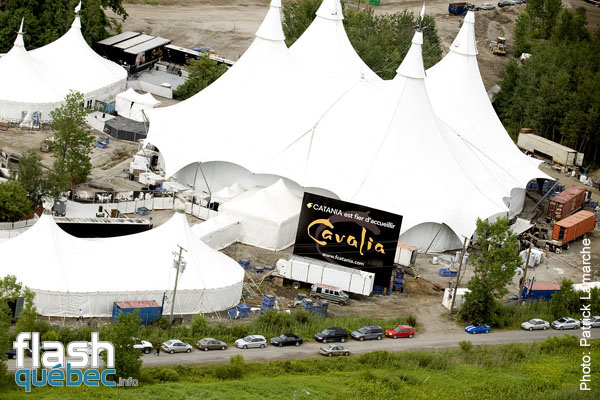 PremiÃ¨re du magnifique spectacle de Cavalia au Quartier dix-trente sous les chapiteaux - Aucune utilisation permise de cette image n\'est permise sans l\'autorisation Ã©crite du photographe - patrick@flashquebec.ca