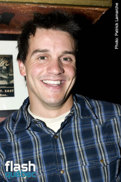 Patrice Bélanger à la première Montréalaise d\'Andrée Wattters - Tournée Accoustique - Lion d\'or - 29 septembre 2009 - Aucune utilisation permise sans autorisation écrite de l\'auteur -patrick@flashquebec.ca