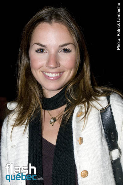 Gabrielle Destroismaisons  à la première Montréalaise d\'Andrée Wattters - Tournée Accoustique - Lion d\'or - 29 septembre 2009 - Aucune utilisation permise sans autorisation écrite de l\'auteur -patrick@flashquebec.ca