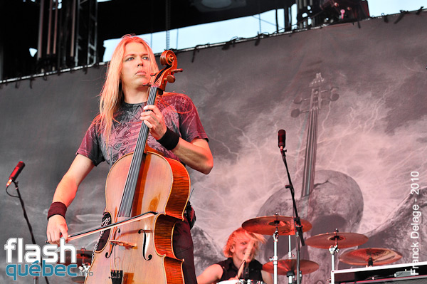 Apocalyptica - ScÃ¨ne Bell - Plaines d'Abraham - Festival d'Ã©tÃ© de QuÃ©bec - Utilisation quelle qu'elle soit  strictement interdite sans l'autorisation du photographe - franckdelage@hotmail.com
