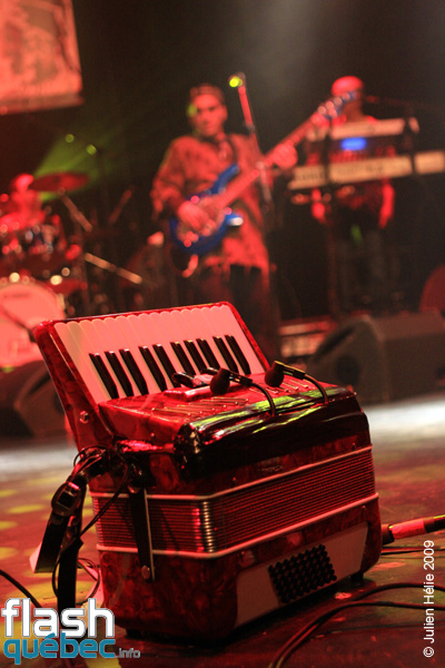 Spectacle de la formation  Orchestre National de BarbÃ¨s (France / AlgÃ©rie / Maroc)  dans le cadre du Festival International des Nuits d'Afrique de MontrÃ©al, le 16 Juillet au Metropolis. Utilisation quelle qu'elle soit strictement interdite sans l'accord de l'auteur spiritpictures@hotmail.fr.
