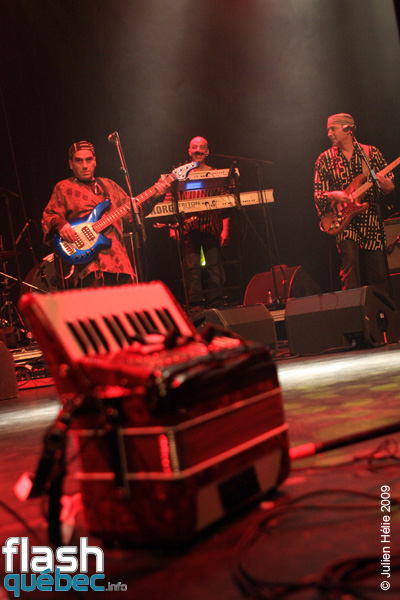 Spectacle de la formation  Orchestre National de BarbÃ¨s (France / AlgÃ©rie / Maroc)  dans le cadre du Festival International des Nuits d'Afrique de MontrÃ©al, le 16 Juillet au Metropolis. Utilisation quelle qu'elle soit strictement interdite sans l'accord de l'auteur spiritpictures@hotmail.fr.