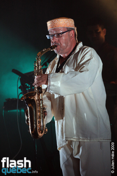 Spectacle de la formation  Orchestre National de BarbÃ¨s (France / AlgÃ©rie / Maroc)  dans le cadre du Festival International des Nuits d'Afrique de MontrÃ©al, le 16 Juillet au Metropolis. Utilisation quelle qu'elle soit strictement interdite sans l'accord de l'auteur spiritpictures@hotmail.fr.