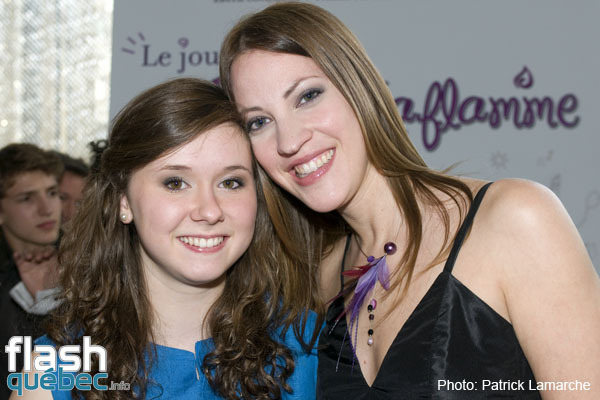 Marianne Verville (de le role d'AurÃ©lie Laflamme) et India Desjardins (auteur) -  Le journal d'aurÃ©lie Laflamme- premiÃ¨re Ã  la place des arts le 21 avril 2010 - aucune utilisation permise sans l'autorisation Ã©crite de l'auteur - patrick@flashquebec.ca