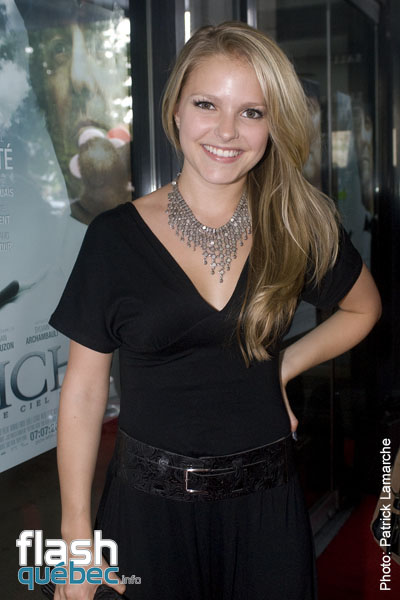 Sarah-Jeanne Labrosse  - PremiÃ¨re tapis rouge du film: pichÃ© entre ciel et terre - Utilisation quelle qu\'elle soit strictement interdite sans l\'accord de l\'auteur - patrick@flashquebec.ca