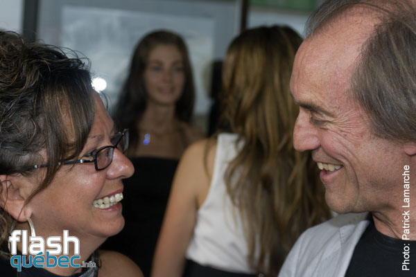 Le commandant Robert PichÃ© et une des 306 survivantes de l\'atÃ©rissage d\'urgence dans la nuit du 23 au 24 aoÃ»t 2001 - PremiÃ¨re tapis rouge du film: pichÃ© entre ciel et terre - Utilisation quelle qu\'elle soit strictement interdite sans l\'accord de l\'auteur - patrick@flashquebec.ca