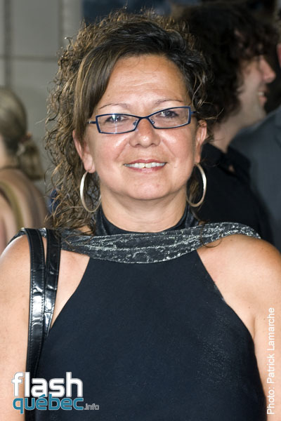 Une des 306 survivantes de l\'atÃ©rissage d\'urgence dans la nuit du 23 au 24 aoÃ»t 2001 - PremiÃ¨re tapis rouge du film: pichÃ© entre ciel et terre - Utilisation quelle qu\'elle soit strictement interdite sans l\'accord de l\'auteur - patrick@flashquebec.ca