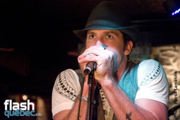 Jonas - Lancement de l'album: Nos stars chantent le Blues Ã  MontrÃ©al. - Bistro Ã  Jojo le 21 juin 2010 - Aucune utilisation permise sans l'autorisation Ã©crite de l'auteur - patrick@flashquebec.ca