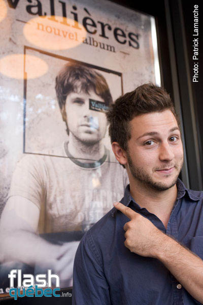 Maxime Desbiens-Tremblay au lancement du disque - Le monde tourne fort - Vicent Vallières - l\'Astral - 31 aout 2009 - aucune utilisation permise sans autorisation écrite de l\'auteur - patrick@flashquebec.ca