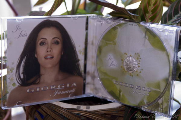 Lancement de l album -Je suis- de Giorgia Fumanti a l atelier de la designer Marisa Minicucci, le 18 novembre 2008.