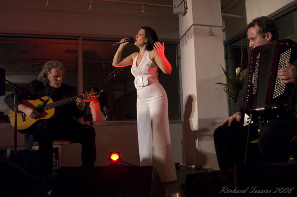 Lancement de l album -Je suis- de Giorgia Fumanti a l atelier de la designer Marisa Minicucci, le 18 novembre 2008.