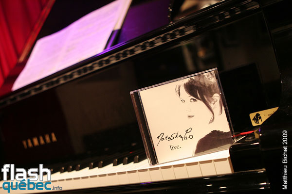 Lancement de l'album Live de Natasha P. Tri-O, au Dieze Onze a Montreal, le 12 aout 2009.  Utilisation quelle qu'elle soit strictement interdite sans l'accord de l'auteur matthieu@flashquebec.ca.