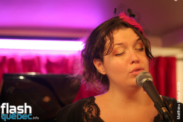 Lancement de l'album Live de Natasha P. Tri-O, au Dieze Onze a Montreal, le 12 aout 2009.  Utilisation quelle qu'elle soit strictement interdite sans l'accord de l'auteur matthieu@flashquebec.ca.