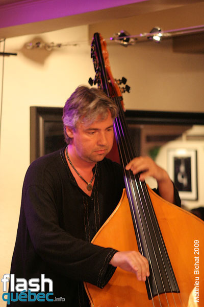 Lancement de l'album Live de Natasha P. Tri-O, au Dieze Onze a Montreal, le 12 aout 2009.  Utilisation quelle qu'elle soit strictement interdite sans l'accord de l'auteur matthieu@flashquebec.ca.