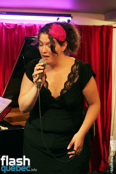 Lancement de l'album Live de Natasha P. Tri-O, au Dieze Onze a Montreal, le 12 aout 2009.  Utilisation quelle qu'elle soit strictement interdite sans l'accord de l'auteur matthieu@flashquebec.ca.