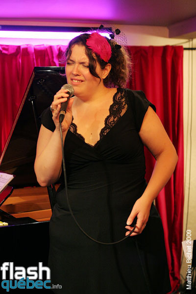 Lancement de l'album Live de Natasha P. Tri-O, au Dieze Onze a Montreal, le 12 aout 2009.  Utilisation quelle qu'elle soit strictement interdite sans l'accord de l'auteur matthieu@flashquebec.ca.