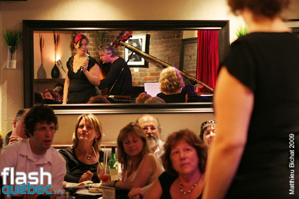Lancement de l'album Live de Natasha P. Tri-O, au Dieze Onze a Montreal, le 12 aout 2009.  Utilisation quelle qu'elle soit strictement interdite sans l'accord de l'auteur matthieu@flashquebec.ca.