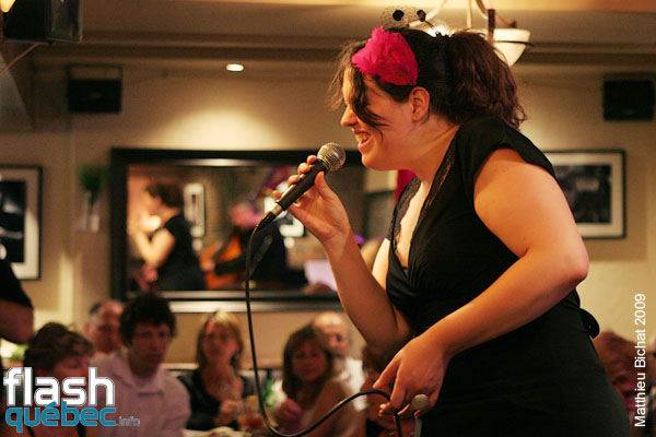 Lancement de l'album Live de Natasha P. Tri-O, au Dieze Onze a Montreal, le 12 aout 2009.  Utilisation quelle qu'elle soit strictement interdite sans l'accord de l'auteur matthieu@flashquebec.ca.