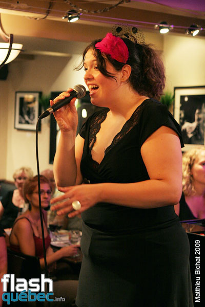 Lancement de l'album Live de Natasha P. Tri-O, au Dieze Onze a Montreal, le 12 aout 2009.  Utilisation quelle qu'elle soit strictement interdite sans l'accord de l'auteur matthieu@flashquebec.ca.