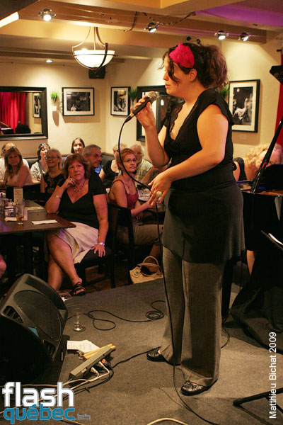 Lancement de l'album Live de Natasha P. Tri-O, au Dieze Onze a Montreal, le 12 aout 2009.  Utilisation quelle qu'elle soit strictement interdite sans l'accord de l'auteur matthieu@flashquebec.ca.
