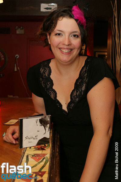 Lancement de l'album Live de Natasha P. Tri-O, au Dieze Onze a Montreal, le 12 aout 2009.  Utilisation quelle qu'elle soit strictement interdite sans l'accord de l'auteur matthieu@flashquebec.ca.