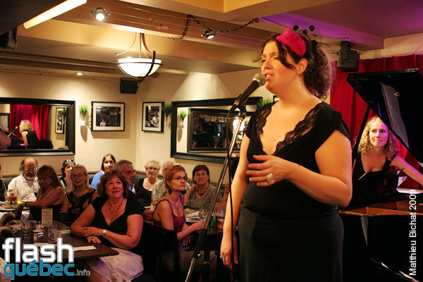 Lancement de l'album Live de Natasha P. Tri-O, au Dieze Onze a Montreal, le 12 aout 2009.  Utilisation quelle qu'elle soit strictement interdite sans l'accord de l'auteur matthieu@flashquebec.ca.