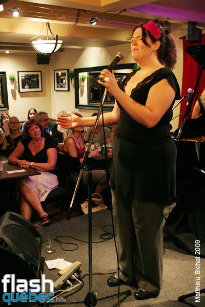 Lancement de l'album Live de Natasha P. Tri-O, au Dieze Onze a Montreal, le 12 aout 2009.  Utilisation quelle qu'elle soit strictement interdite sans l'accord de l'auteur matthieu@flashquebec.ca.