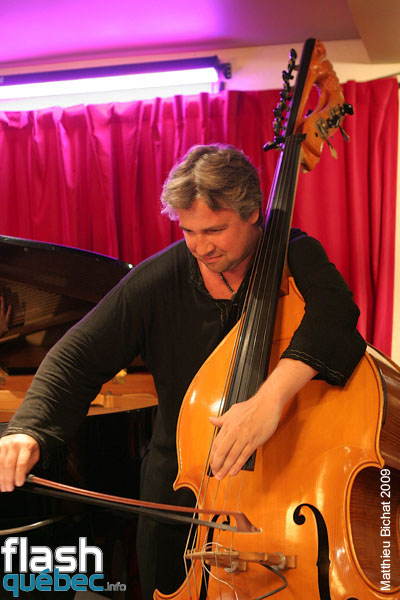 Lancement de l'album Live de Natasha P. Tri-O, au Dieze Onze a Montreal, le 12 aout 2009.  Utilisation quelle qu'elle soit strictement interdite sans l'accord de l'auteur matthieu@flashquebec.ca.