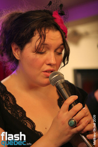 Lancement de l'album Live de Natasha P. Tri-O, au Dieze Onze a Montreal, le 12 aout 2009.  Utilisation quelle qu'elle soit strictement interdite sans l'accord de l'auteur matthieu@flashquebec.ca.