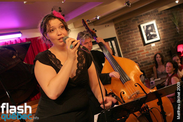 Lancement de l'album Live de Natasha P. Tri-O, au Dieze Onze a Montreal, le 12 aout 2009.  Utilisation quelle qu'elle soit strictement interdite sans l'accord de l'auteur matthieu@flashquebec.ca.