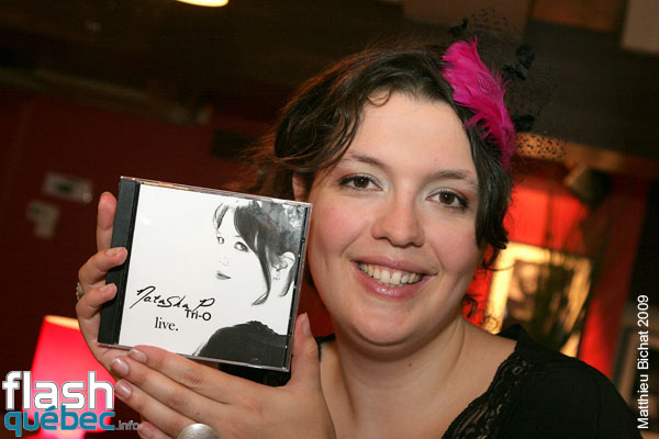 Lancement de l'album Live de Natasha P. Tri-O, au Dieze Onze a Montreal, le 12 aout 2009.  Utilisation quelle qu'elle soit strictement interdite sans l'accord de l'auteur matthieu@flashquebec.ca.