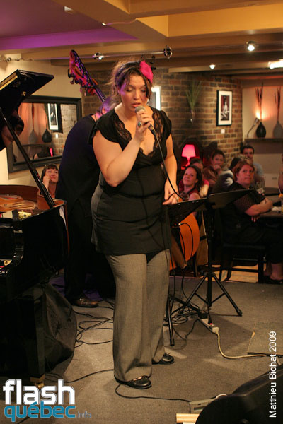 Lancement de l'album Live de Natasha P. Tri-O, au Dieze Onze a Montreal, le 12 aout 2009.  Utilisation quelle qu'elle soit strictement interdite sans l'accord de l'auteur matthieu@flashquebec.ca.