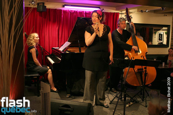 Lancement de l'album Live de Natasha P. Tri-O, au Dieze Onze a Montreal, le 12 aout 2009.  Utilisation quelle qu'elle soit strictement interdite sans l'accord de l'auteur matthieu@flashquebec.ca.