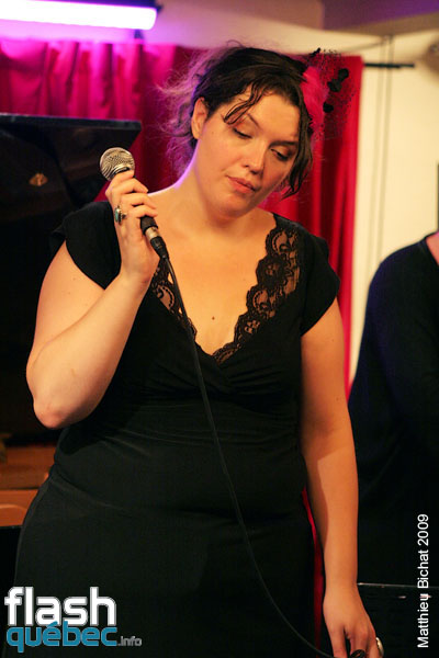 Lancement de l'album Live de Natasha P. Tri-O, au Dieze Onze a Montreal, le 12 aout 2009.  Utilisation quelle qu'elle soit strictement interdite sans l'accord de l'auteur matthieu@flashquebec.ca.