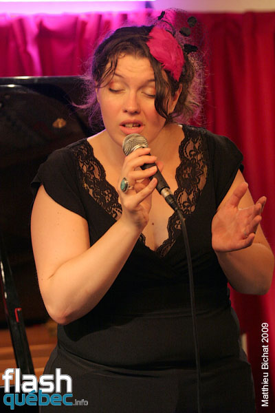 Lancement de l'album Live de Natasha P. Tri-O, au Dieze Onze a Montreal, le 12 aout 2009.  Utilisation quelle qu'elle soit strictement interdite sans l'accord de l'auteur matthieu@flashquebec.ca.