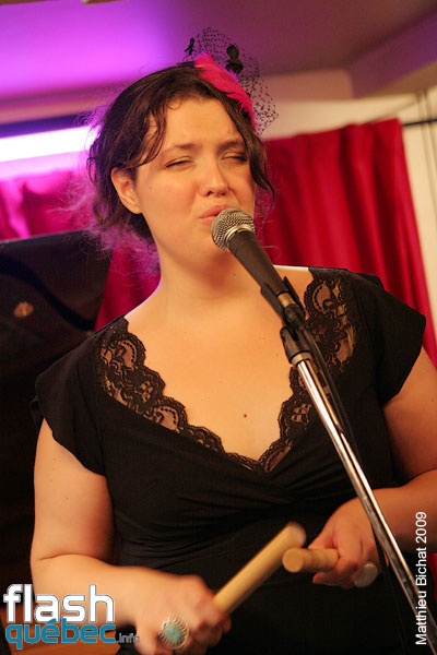 Lancement de l'album Live de Natasha P. Tri-O, au Dieze Onze a Montreal, le 12 aout 2009.  Utilisation quelle qu'elle soit strictement interdite sans l'accord de l'auteur matthieu@flashquebec.ca.