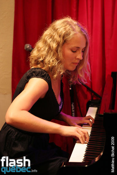 Lancement de l'album Live de Natasha P. Tri-O, au Dieze Onze a Montreal, le 12 aout 2009.  Utilisation quelle qu'elle soit strictement interdite sans l'accord de l'auteur matthieu@flashquebec.ca.