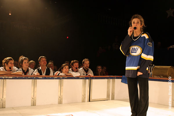 Isabelle Brouillette. Match regulier 2 de la saison 2009 de la LNI, opposant l equipe des Blancs a l equipe des Bleus, au Medley de Montreal, le 16 fevrier 2009.