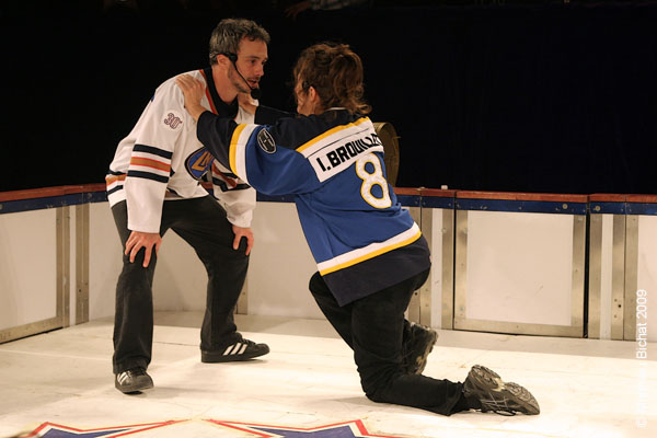 Vincent Bolduc et Isabelle Brouillette. Match regulier 2 de la saison 2009 de la LNI, opposant l equipe des Blancs a l equipe des Bleus, au Medley de Montreal, le 16 fevrier 2009.