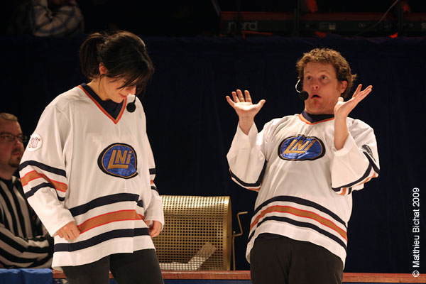 Delphine Bienvenu et Daniel Malenfant. Match regulier 2 de la saison 2009 de la LNI, opposant l equipe des Blancs a l equipe des Bleus, au Medley de Montreal, le 16 fevrier 2009.