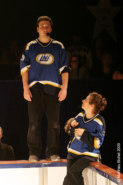 Rene Rousseau et Isabelle Brouillette. Match regulier 2 de la saison 2009 de la LNI, opposant l equipe des Blancs a l equipe des Bleus, au Medley de Montreal, le 16 fevrier 2009.