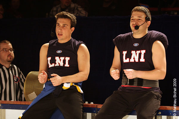 Frederic Barbusci et Rene Rousseau. Match regulier 2 de la saison 2009 de la LNI, opposant l equipe des Blancs a l equipe des Bleus, au Medley de Montreal, le 16 fevrier 2009.