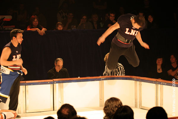 Frederic Barbusci et Rene Rousseau. Match regulier 2 de la saison 2009 de la LNI, opposant l equipe des Blancs a l equipe des Bleus, au Medley de Montreal, le 16 fevrier 2009.