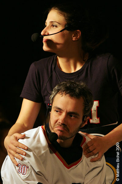 Vincent Bolduc et Salome Corbo. Match regulier 2 de la saison 2009 de la LNI, opposant l equipe des Blancs a l equipe des Bleus, au Medley de Montreal, le 16 fevrier 2009.