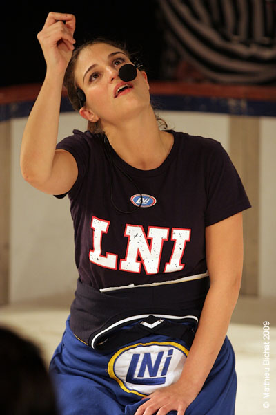 Salome Corbo. Match regulier 2 de la saison 2009 de la LNI, opposant l equipe des Blancs a l equipe des Bleus, au Medley de Montreal, le 16 fevrier 2009.